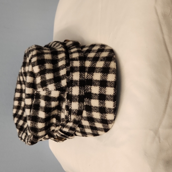 Woman's black and white checkered hat - Picture 3 of 6